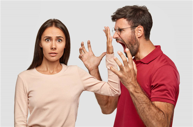 面对背叛的第一步：发现配偶婚外情后你该这样做